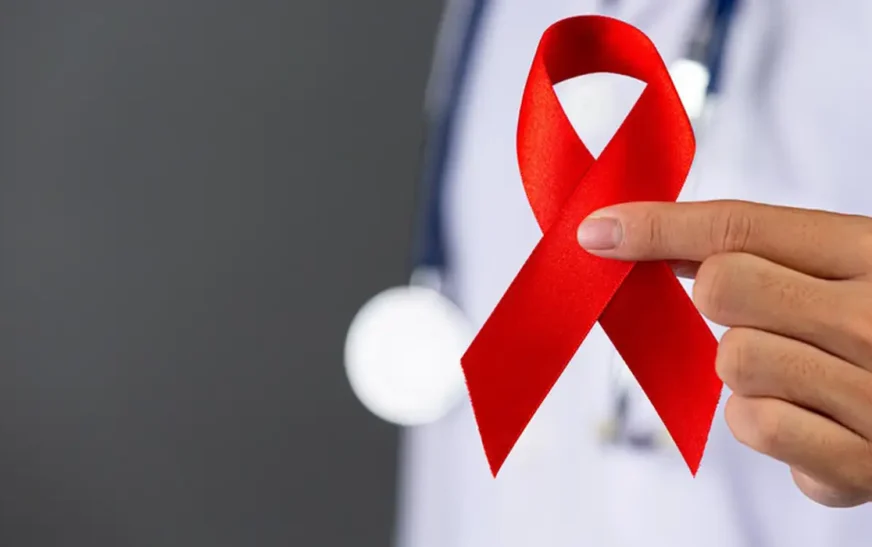 Aumento de infecções por HIV acende alerta; SUS oferece prevenção e cuidados — Agência Gov