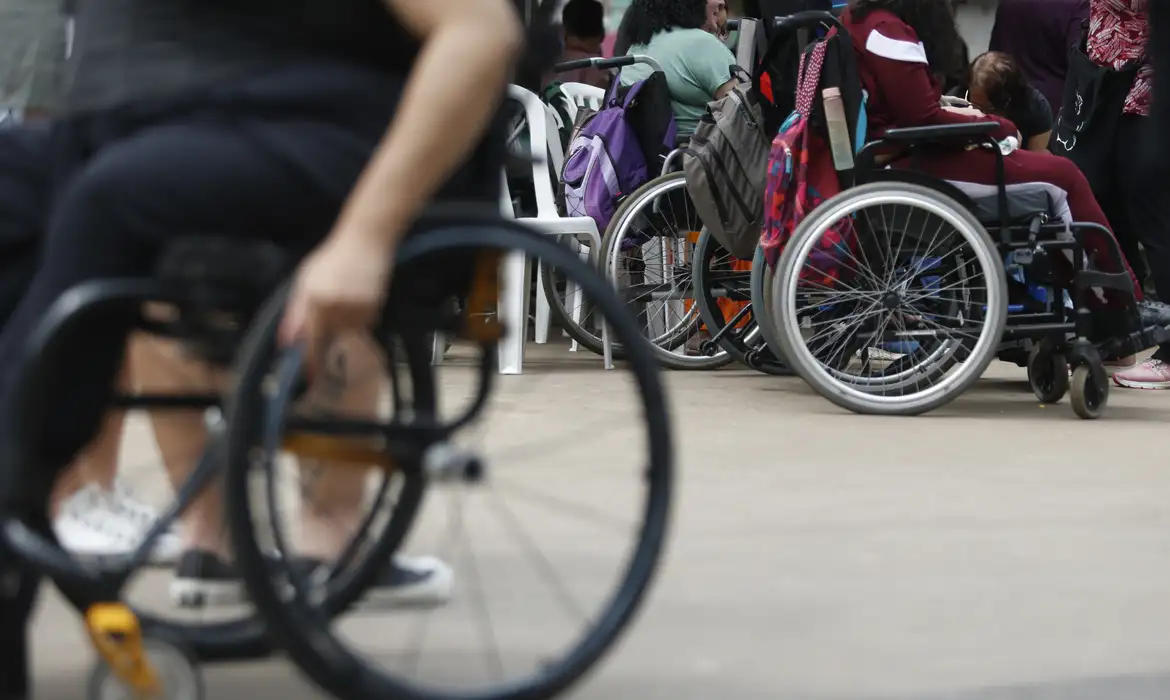 Com apoio do SUS, 1ª fase de projeto inclui 700 pessoas com deficiência no mercado — Agência Gov