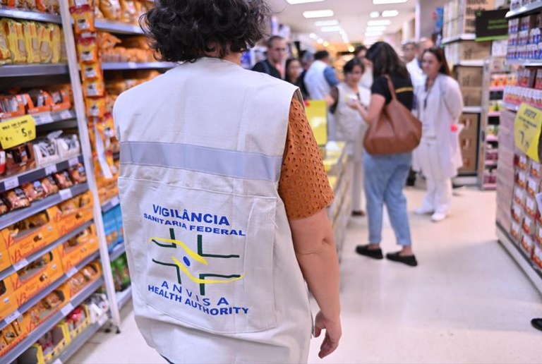 Como a vigilância sanitária acompanha as 24 horas do seu dia — Agência Gov