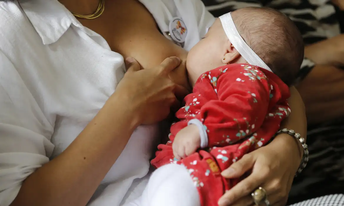 Como o SUS pode ajudar mães na amamentação exclusiva por leite materno até os 6 meses do bebê — Agência Gov