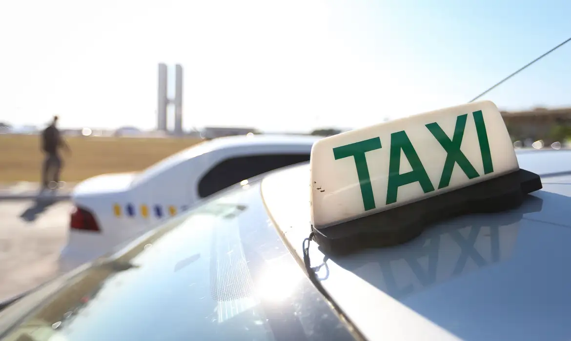 Crédito facilitado para motoristas de app e táxi passa a valer para carros de até R$ 200 mil — Agência Gov