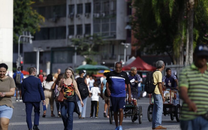 Crescimento populacional caiu para 0,37% em 2026, estima IBGE