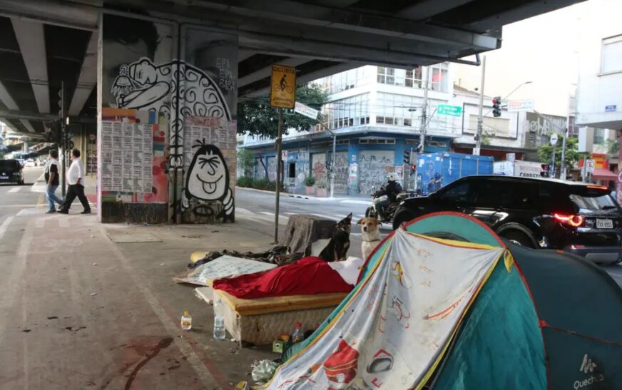 Disque 100 faz capacitação sobre atendimento à população em situação de rua — Agência Gov