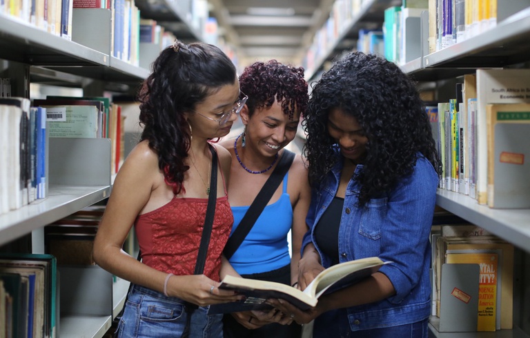 Ministério convida professores para avaliar livros didáticos — Agência Gov