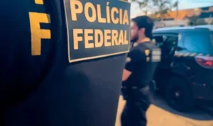 PF aponta Lulinha em núcleo de tráfico de influência no governo de seu pai PF aponta Lulinha em núcleo de tráfico de influência no governo de seu pai