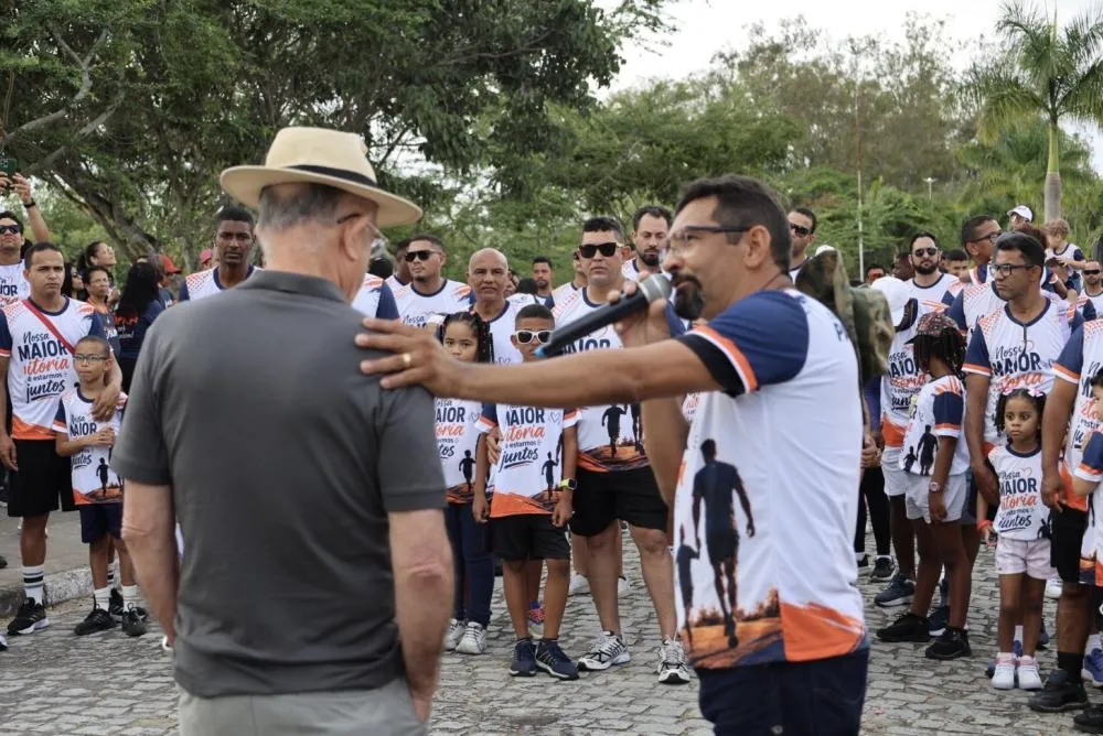 Prefeito de Feira de Santana participa de evento em homenagem ao Dia dos Pais