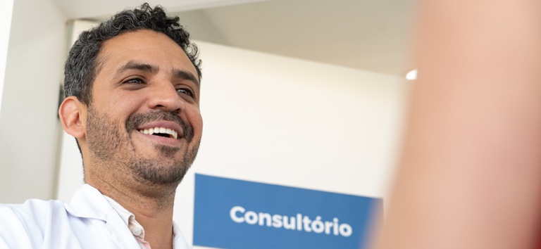 Programa garante presença de médicos especialistas até renovação em fevereiro de 2027 — Agência Gov