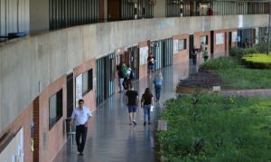 Selo do MEC reconhece instituições de ensino que previnem a violência de gênero — Agência Gov Selo do MEC reconhece instituições de ensino que previnem a violência de gênero — Agência Gov