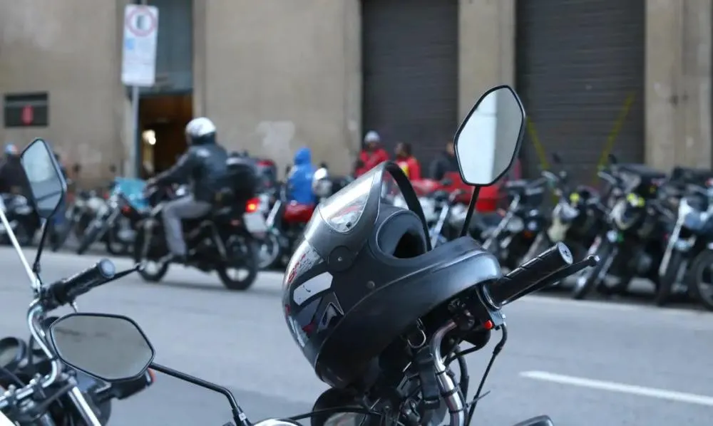 Vereador propõe seguro obrigatório para motociclistas de aplicativos em Salvador
