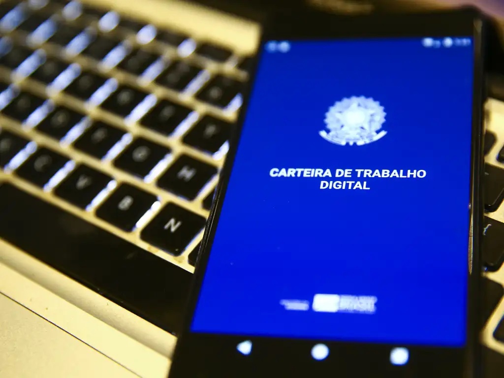desemprego cai no trimestre encerrado em julho. Emprego CLT é o maior da série — Agência Gov