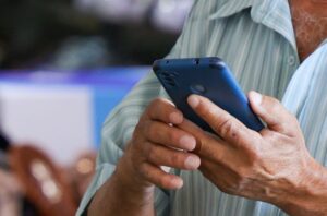 2ª fase da Operação Última Chamada amplia fiscalização do comércio de celulares irregulares — Agência Gov
