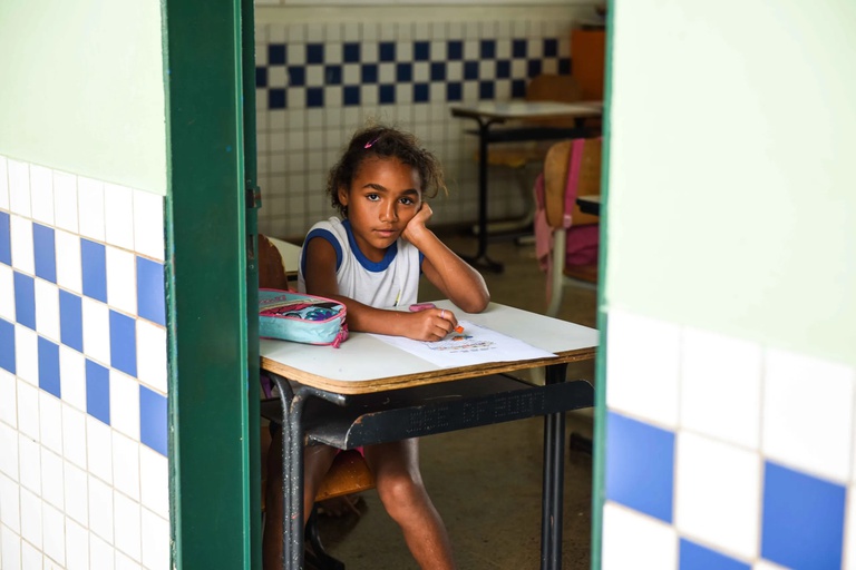 93% das escolas públicas estaduais e 53% das municipais adotam protocolos antirracismo — Agência Gov