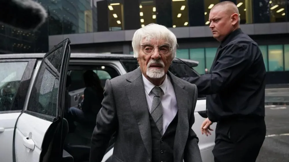 Bernie Ecclestone é detido em Portugal após arma de fogo ser encontrada em jato particular
