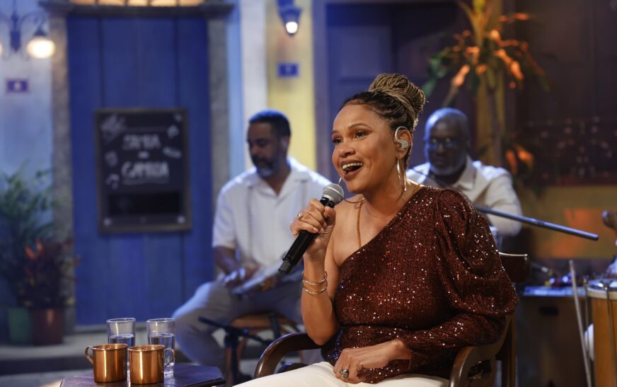 Cantora Teresa Cristina solta a voz no programa Sem Censura, da TV Brasil, desta terça (22) — Agência Gov