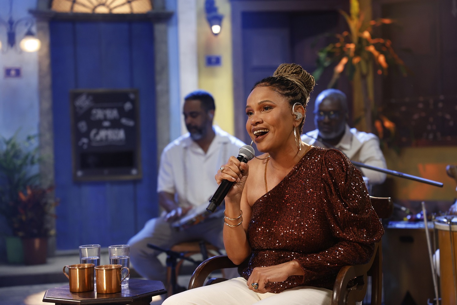 Cantora Teresa Cristina solta a voz no programa Sem Censura, da TV Brasil, desta terça (22) — Agência Gov