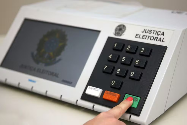 Comparecimento às urnas vale como Prova de Vida automática no INSS — Agência Gov