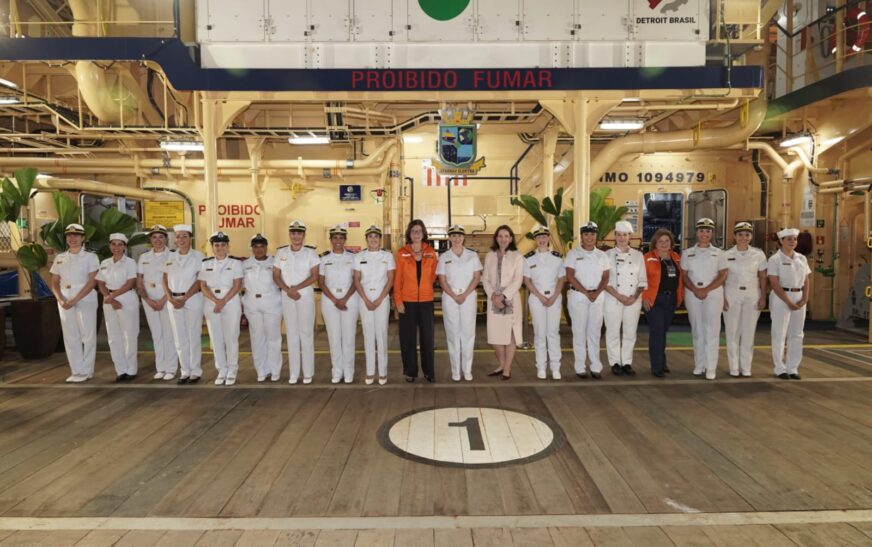 Construído no Brasil, navio afretado pela Petrobras ganha o mar com tripulação 100% feminina — Agência Gov