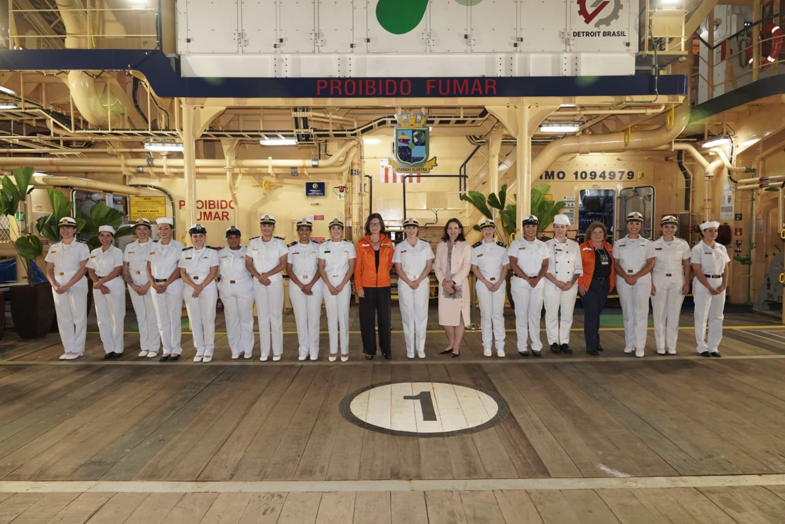 Construído no Brasil, navio afretado pela Petrobras ganha o mar com tripulação 100% feminina — Agência Gov