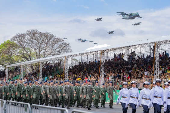 Desfile cívico-militar marca os 204 anos da Independência do Brasil — Agência Gov