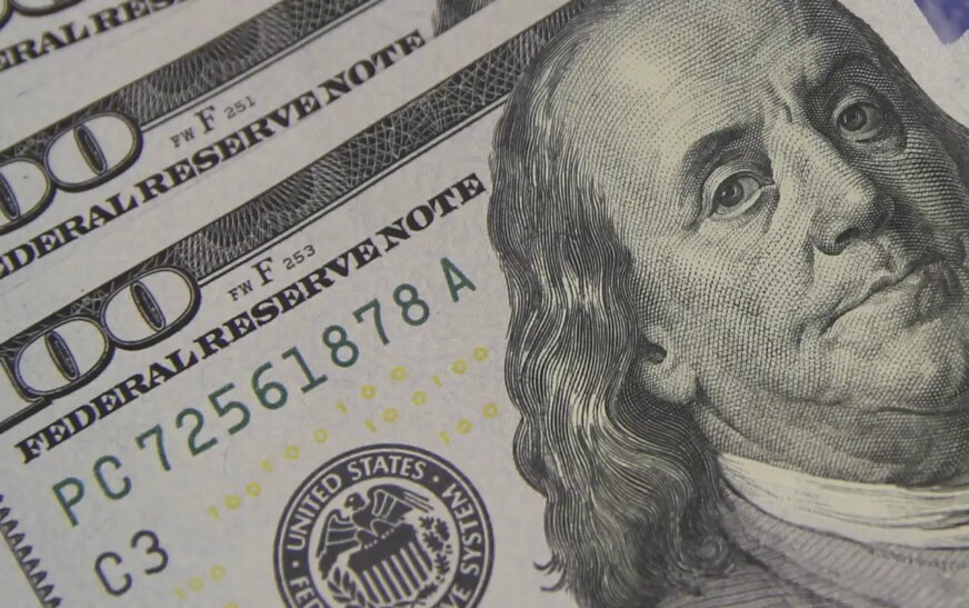 Dólar cai a R$ 5,08 e atinge menor valor em um mês