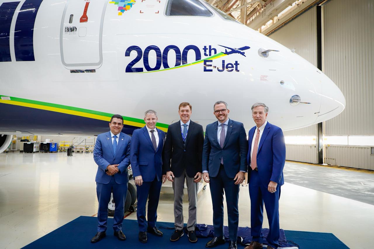Embraer celebra a entrega do jato comercial E-Jet número 2.000 — Agência Gov