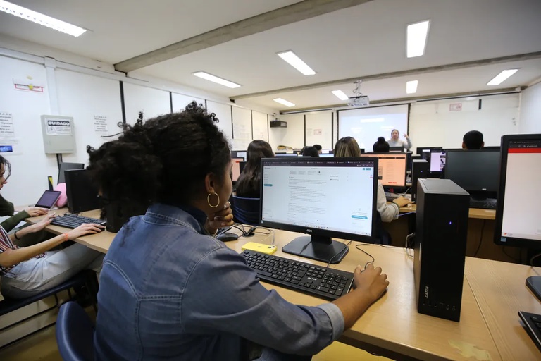 Estudantes de licenciatura podem se inscrever para receber bolsa destinada a futuros professores — Agência Gov