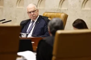 Fachin retira da pauta julgamento de André Mendonça sobre caso Banco Master