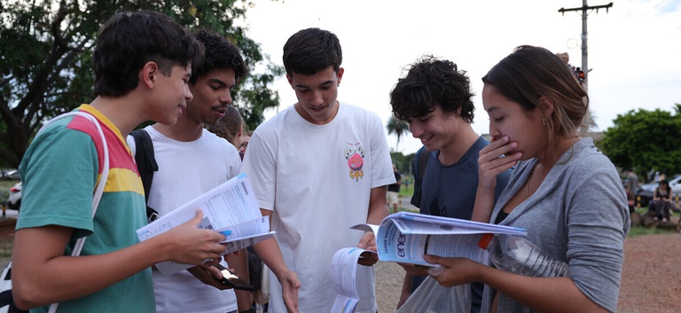 Faltam 60 dias para a aplicação da prova do Exame Nacional do Ensino Médio — Agência Gov
