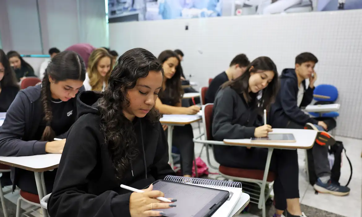 Guia do Enem é lançado com vídeos e orientações para estudantes — Agência Gov