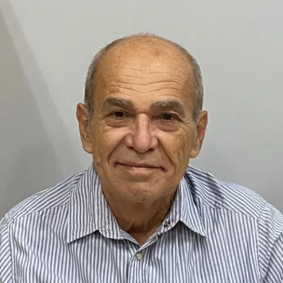 Jornalista Levi Vasconcelos recebe alta após sofrer princípio de AVC