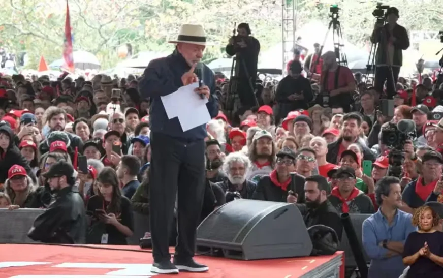 Lula faz campanha em SC, estado onde Bolsonaro teve 69% dos votos em 2022, e prega fim das bets