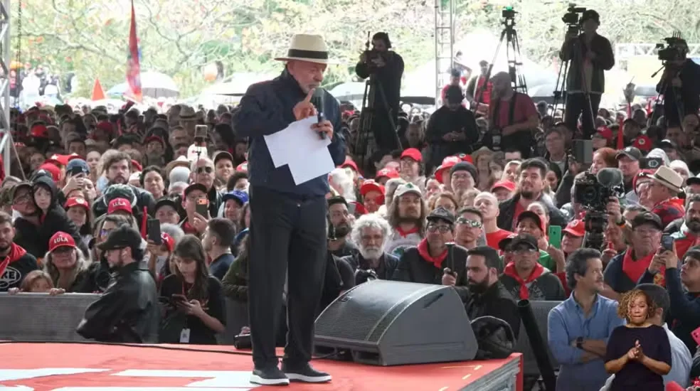 Lula faz campanha em SC, estado onde Bolsonaro teve 69% dos votos em 2022, e prega fim das bets