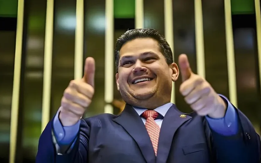 Mensagens mostram a amizade e parceria entre Davi Alcolumbre e Daniel Vorcaro