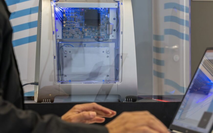 Novo computador quântico educacional passa a ser usado no Senai