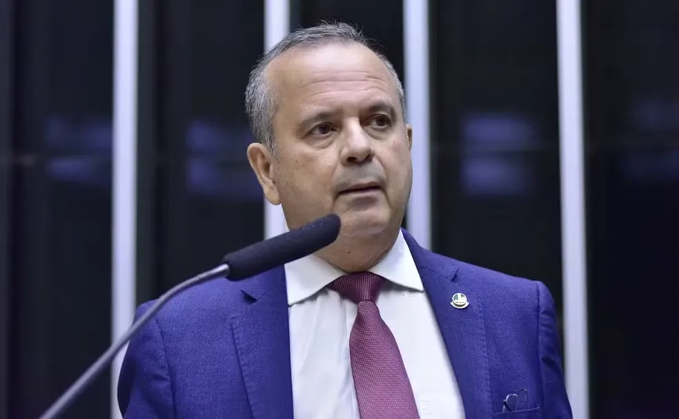 Oposição pede a Fachin fim do sigilo em inquéritos que envolvem STF e INSS