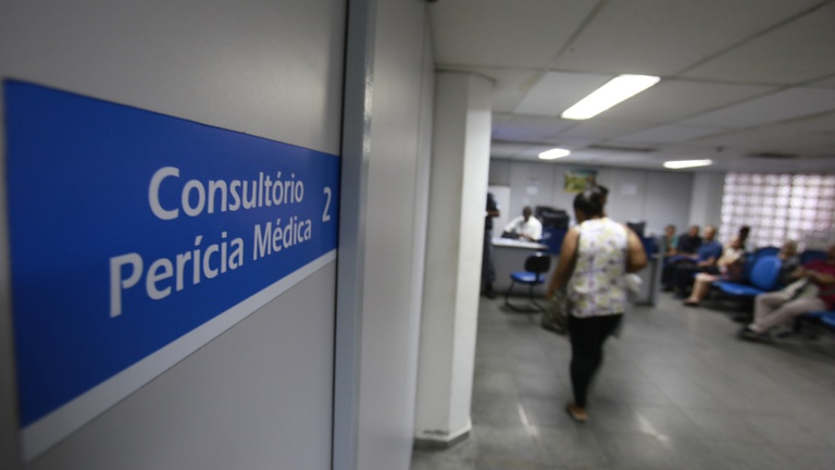 Perícia médica no INSS passa a ter presença de intérpretes de Libras para pessoas com deficiência — Agência Gov