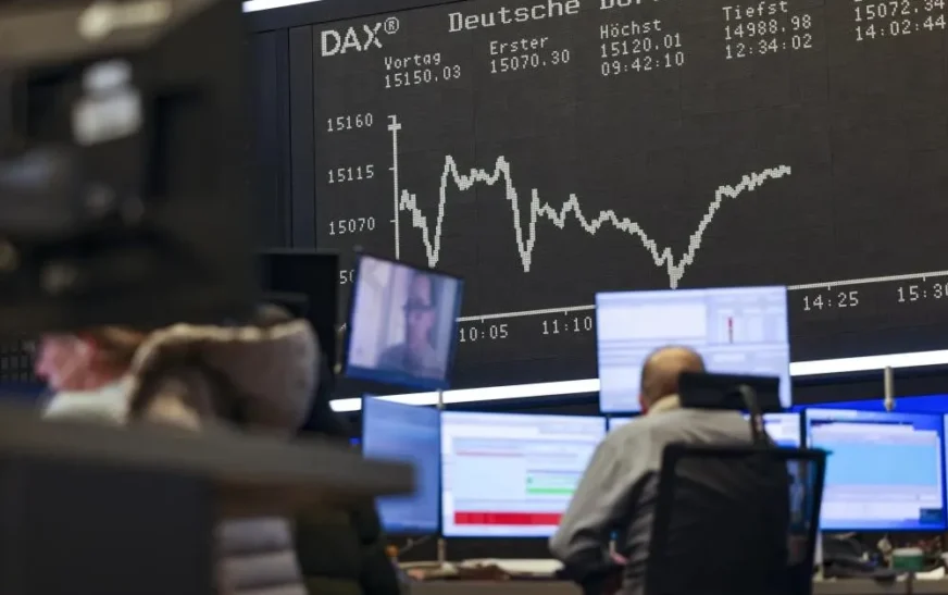 Petróleo fecha em queda com otimismo para oferta e negociações