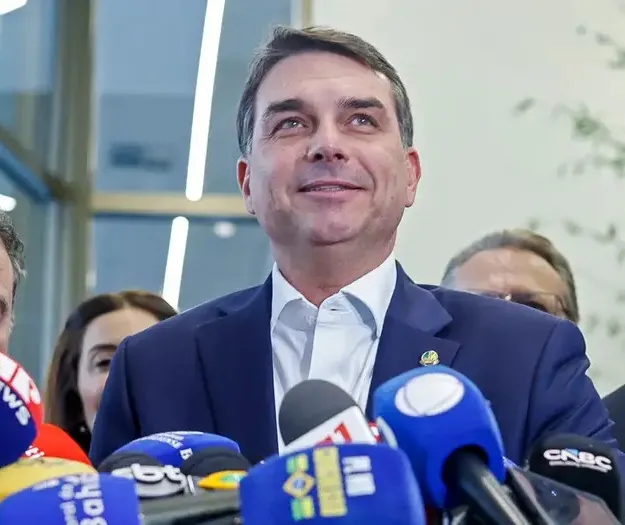 Quaest aponta avanço de Flávio Bolsonaro em região decisiva para eleição