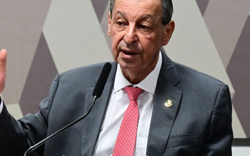 Relator da CCJ rejeita emendas da oposição que buscavam manter 6×1