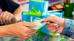 SUS garante saúde integral feminina e distribuição de absorventes. Saiba quem tem direito — Agência Gov