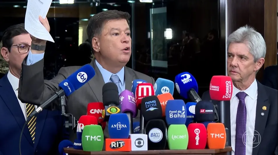 Senador usa argumento de Moraes sobre mensagens apagadas para cobrar investigação no caso Vorcaro