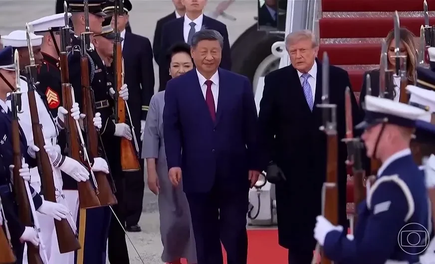 Trump recebe Xi Jinping na pista de aeroporto em gesto diplomático raro nos EUA