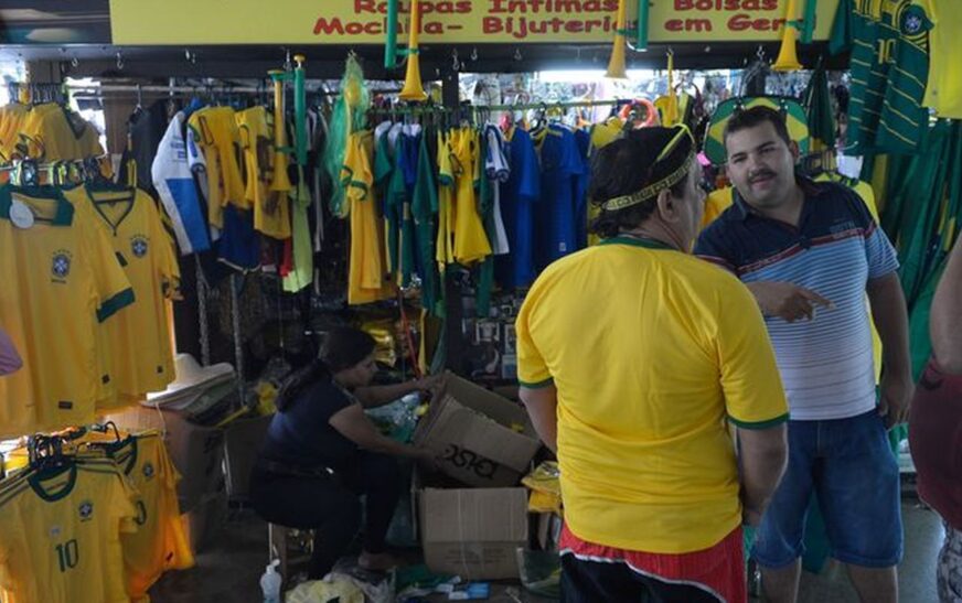 Vendas no comércio caem 0,8% em julho, com “ressaca” da Copa do Mundo