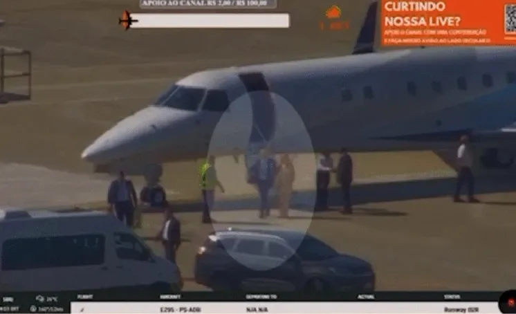 Vídeo mostra Alexandre de Moraes e esposa desembarcando de jato de Daniel Vorcaro