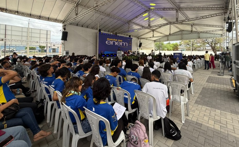 dois mil estudantes participam de aulão preparatório no Ceará — Agência Gov