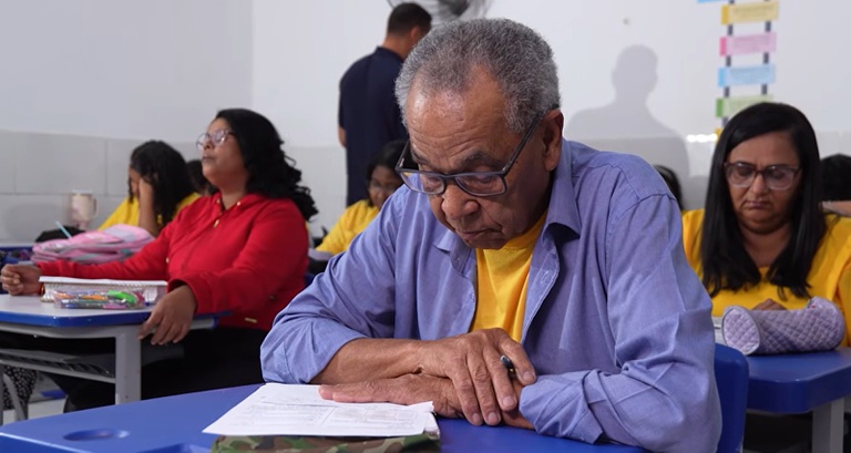 Com o EJA, realizar o sonho de aprender a ler e escrever não tem idade — Agência Gov