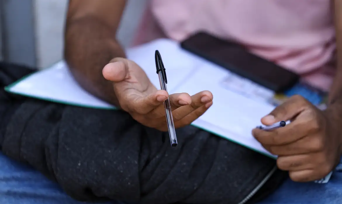 Confira ferramentas gratuitas de estudo na reta final para o Enem 2026 — Agência Gov