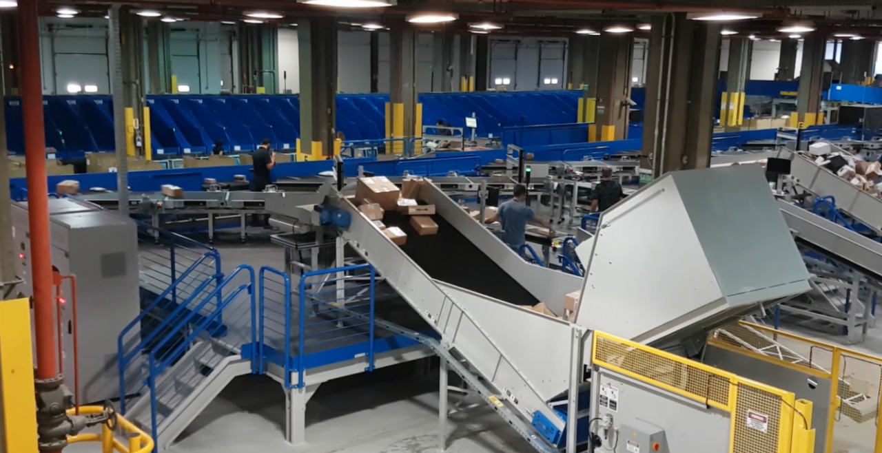 Correios supera 95% de pontualidade e inaugura novo equipamento de triagem — Agência Gov