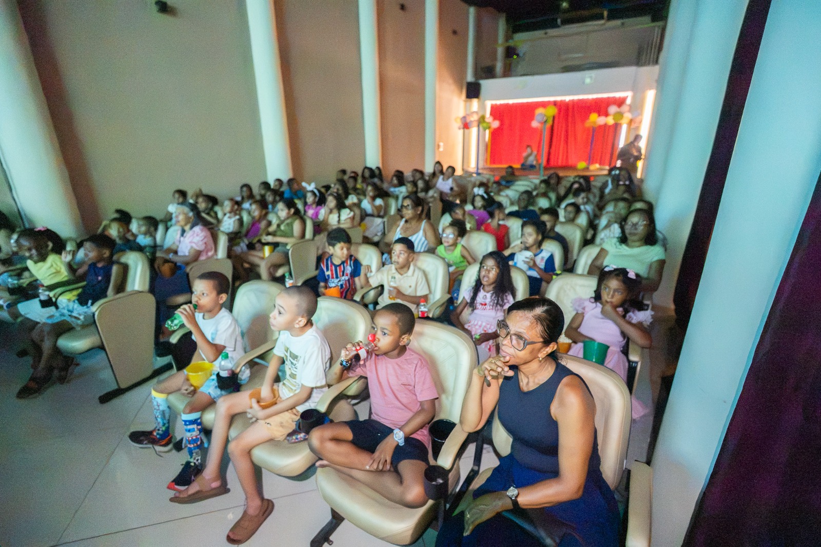 Estudantes de escola municipal conhecem o CineTeatro e assistem a filme – Imprensa Bahia