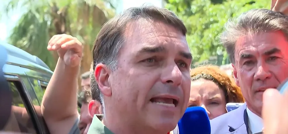 Flávio Bolsonaro lamenta morte de Netinho e destaca legado do cantor baiano